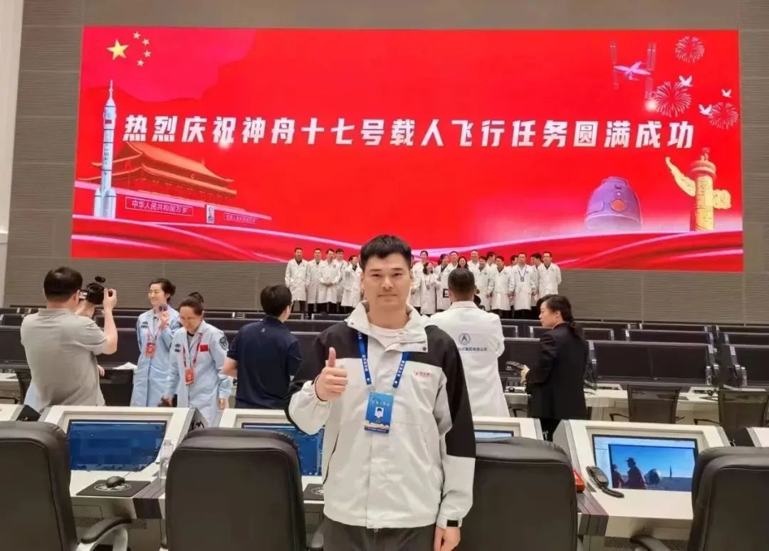 神舟十九号发射圆满乐成，，，，，中国航天又见大红屏！