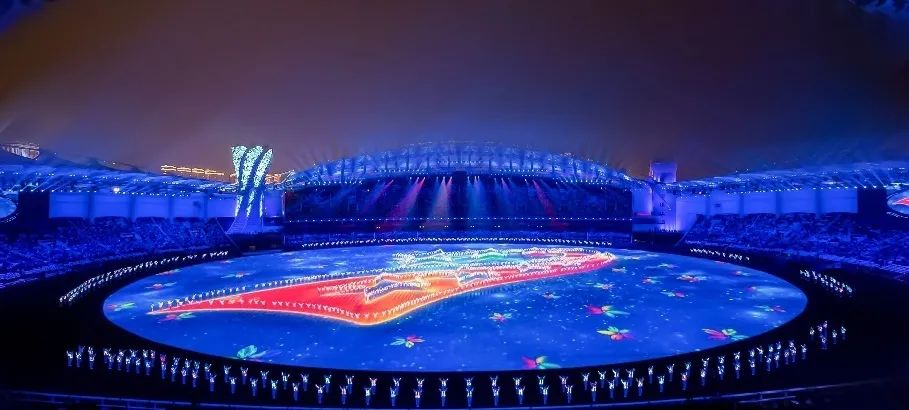 壹定发董事长李军受邀出席华中科技大学第十六届企业家论坛，，，，并发演出讲