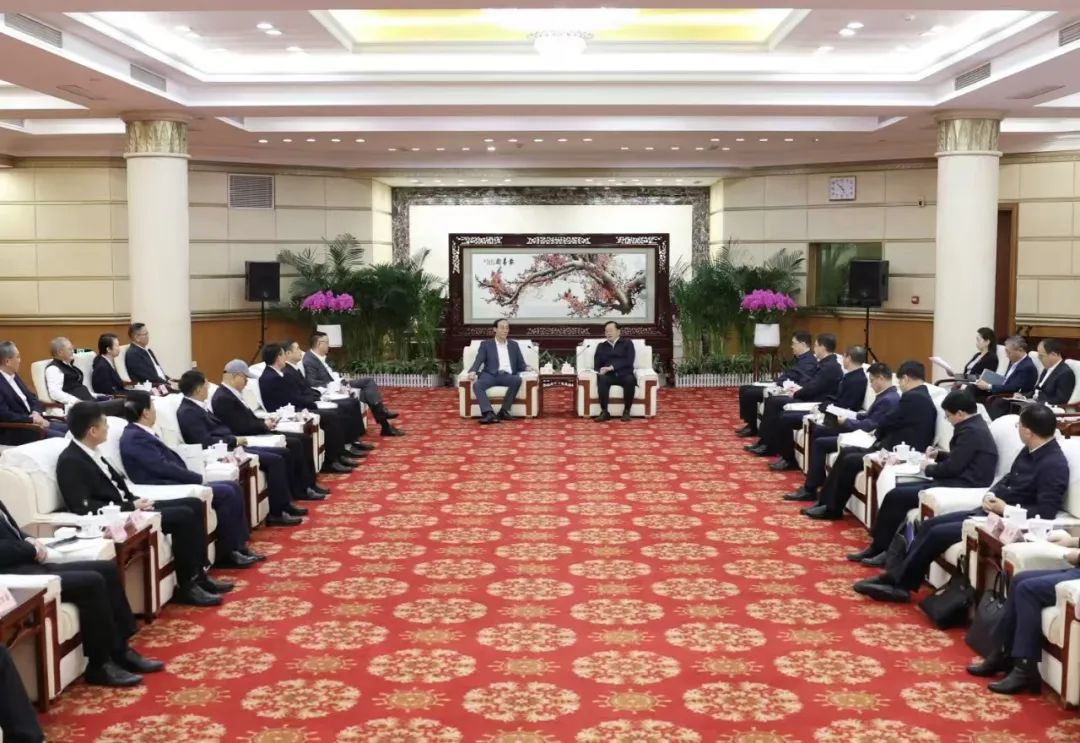 壹定发董事长李军受邀出席华中科技大学第十六届企业家论坛，，，，并发演出讲