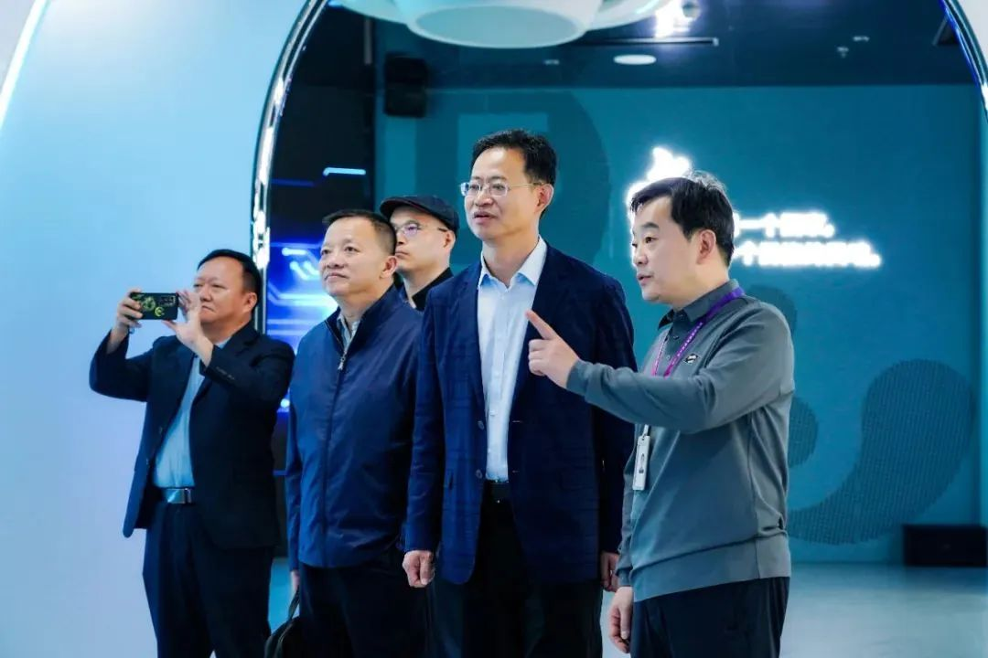 国家广电总局生长研究中心一行赴壹定发励丰文化调研指导