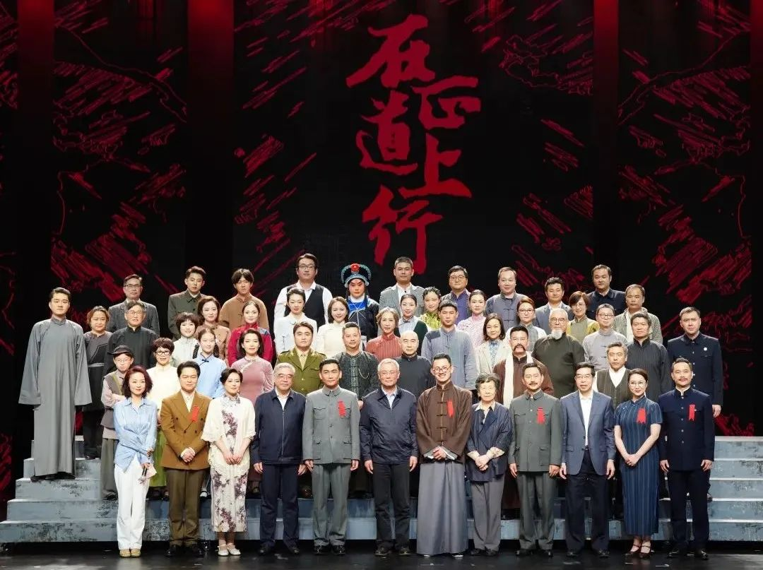 壹定发·蓝硕以科技赋能话剧《在正道上行》圆满上演