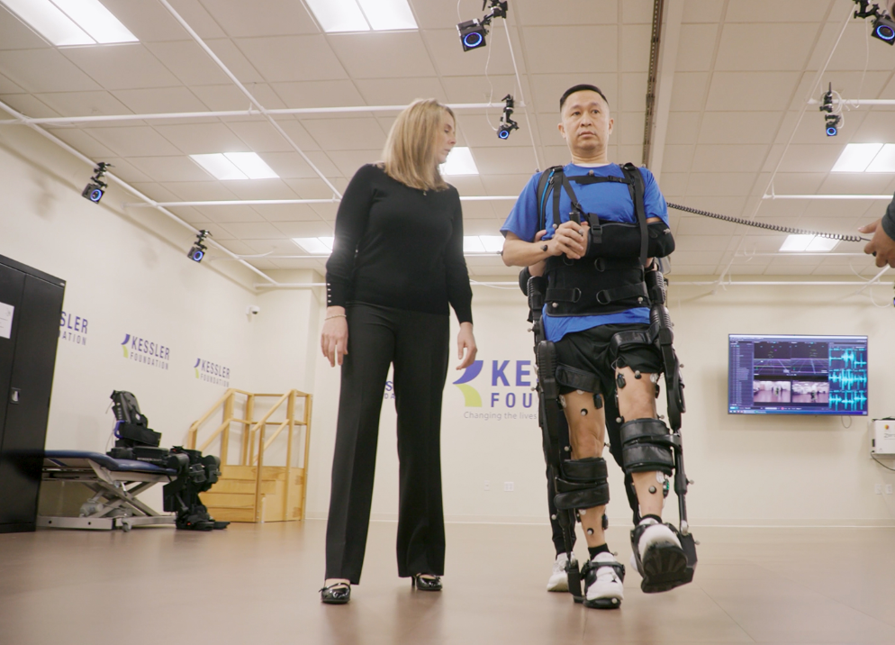 外骨骼机械人让行动障碍者直立行走，，，，，壹定发·虚拟动点OptiTrack助力人类突破能力界线