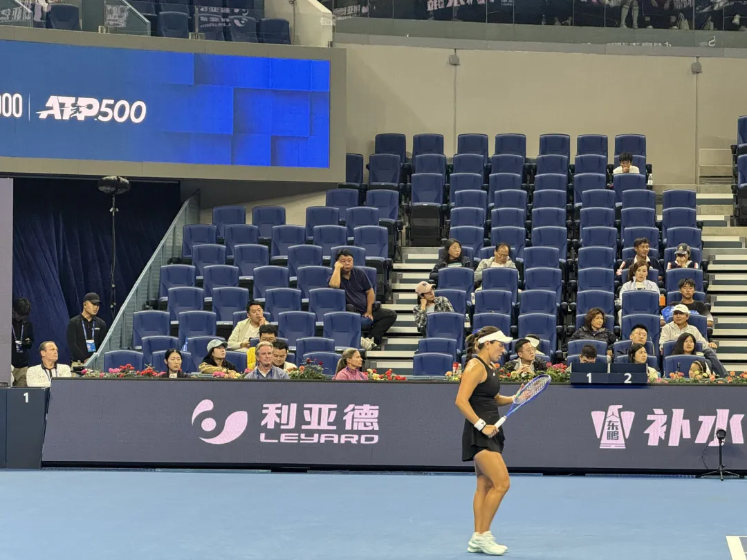  2025年中国网球果真赛独家LED相助同伴